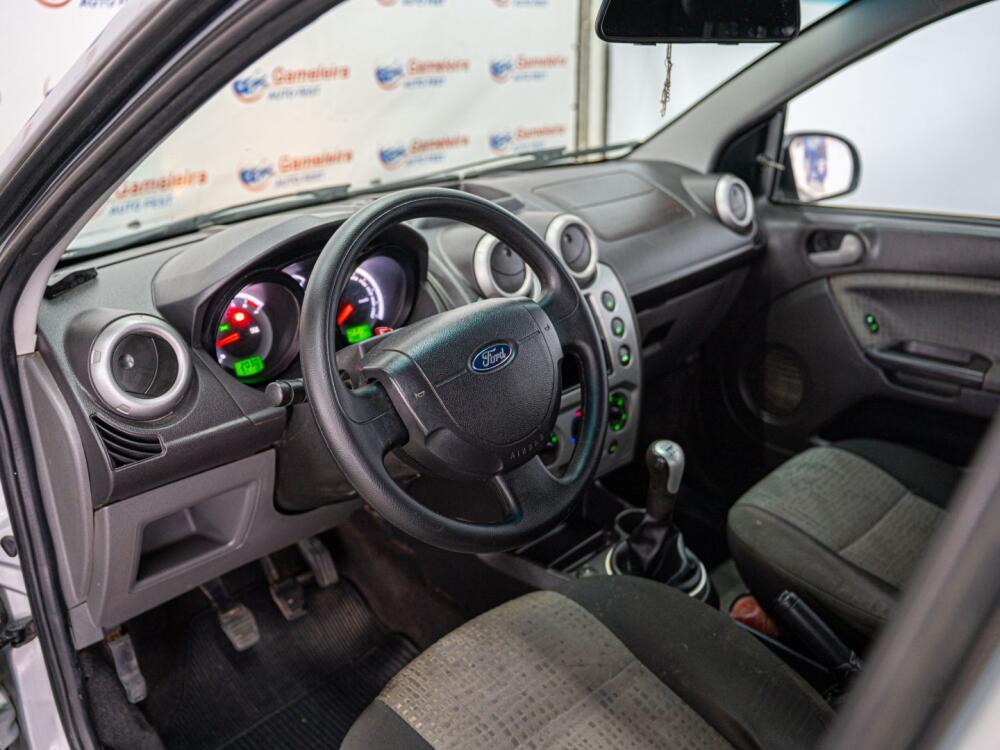 Ford Fiesta Sedan
