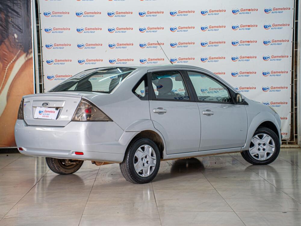 Ford Fiesta Sedan
