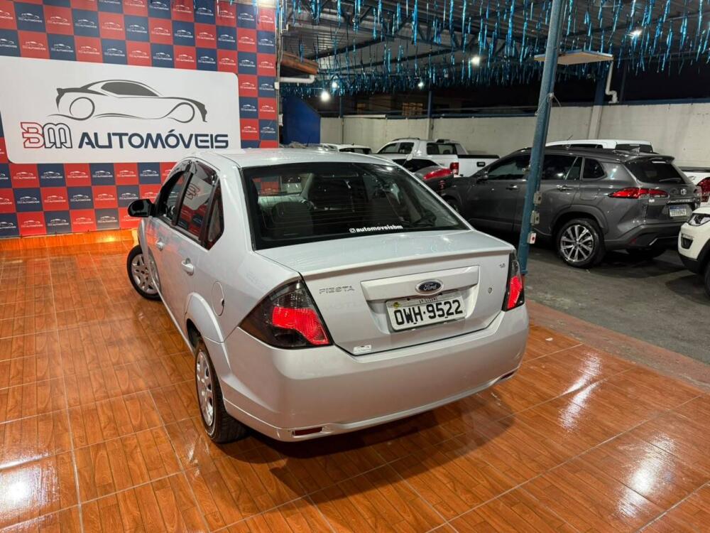 Ford Fiesta Sedan