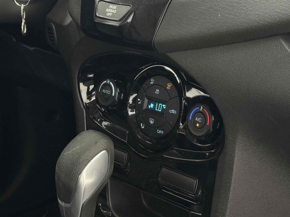 Ford Fiesta Sedan