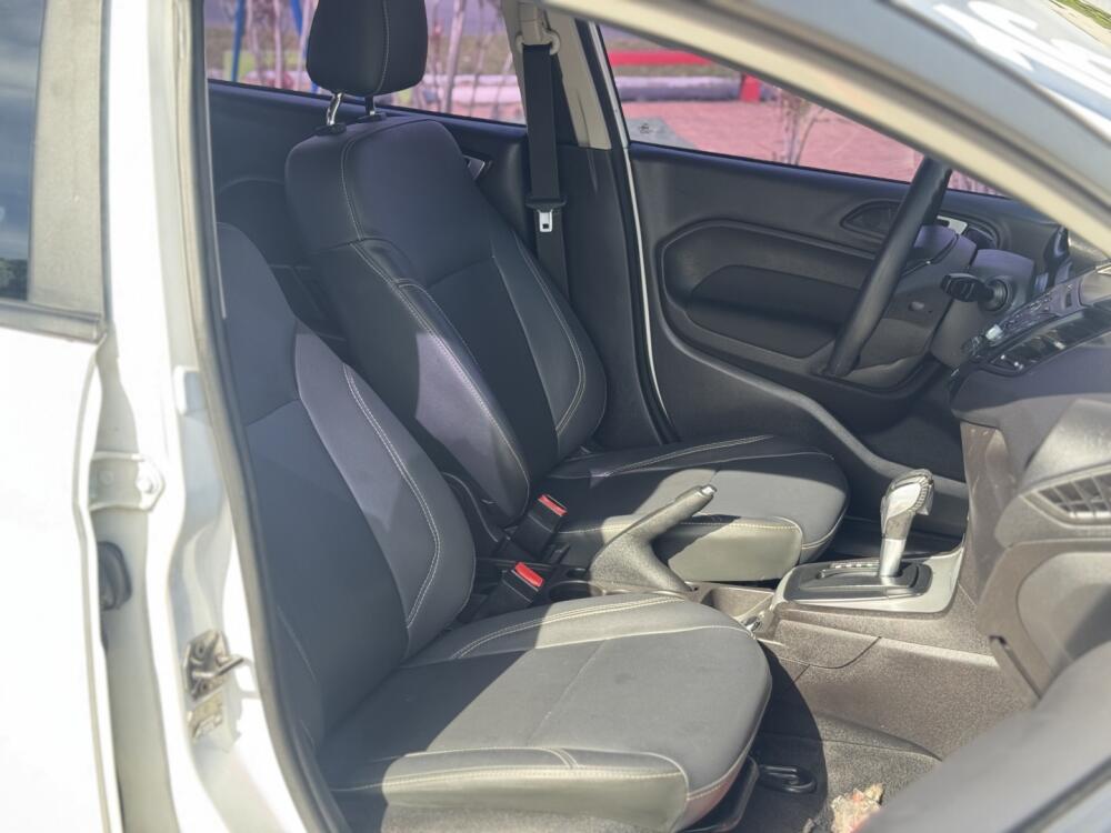 Ford Fiesta Sedan