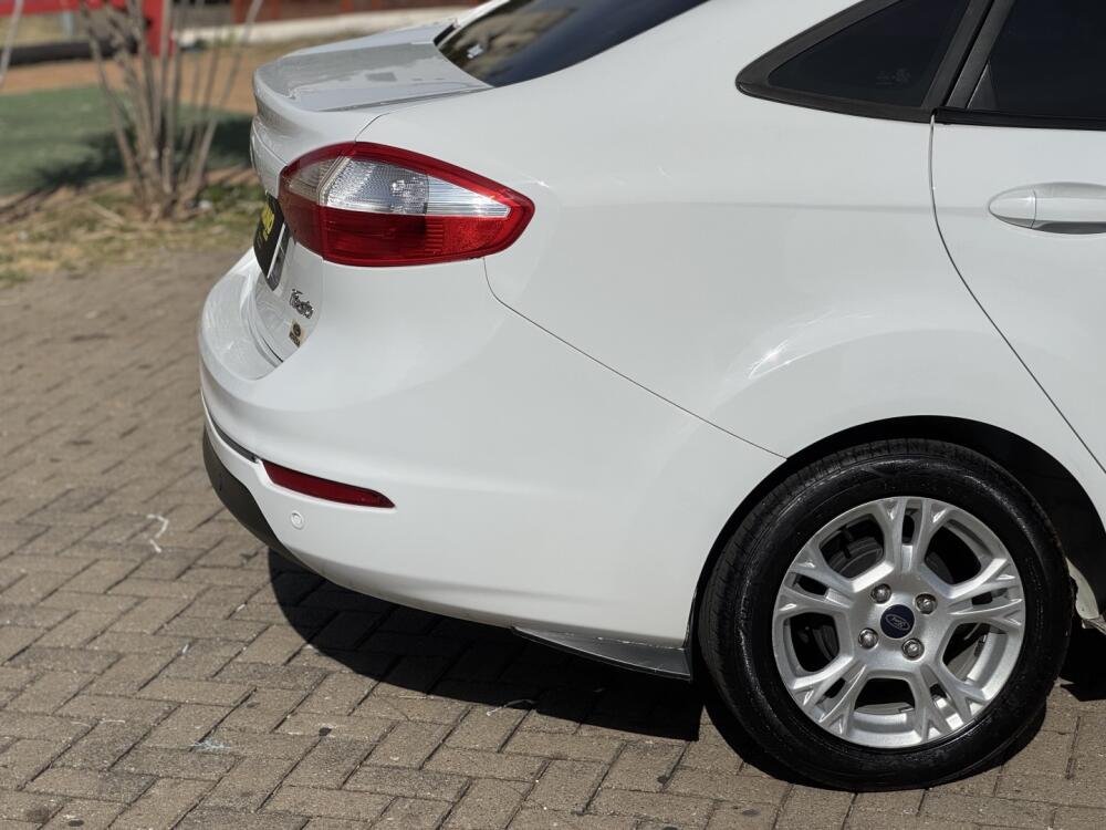 Ford Fiesta Sedan
