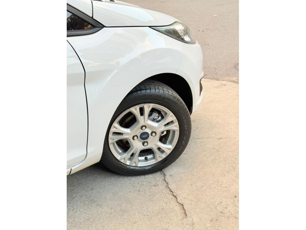 Ford Fiesta Sedan