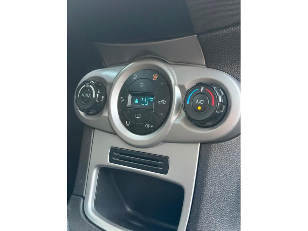 Ford Fiesta Sedan
