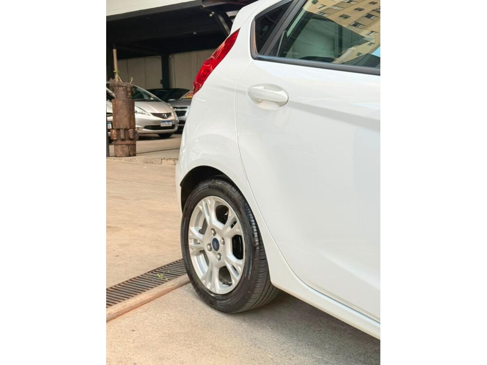 Ford Fiesta Sedan