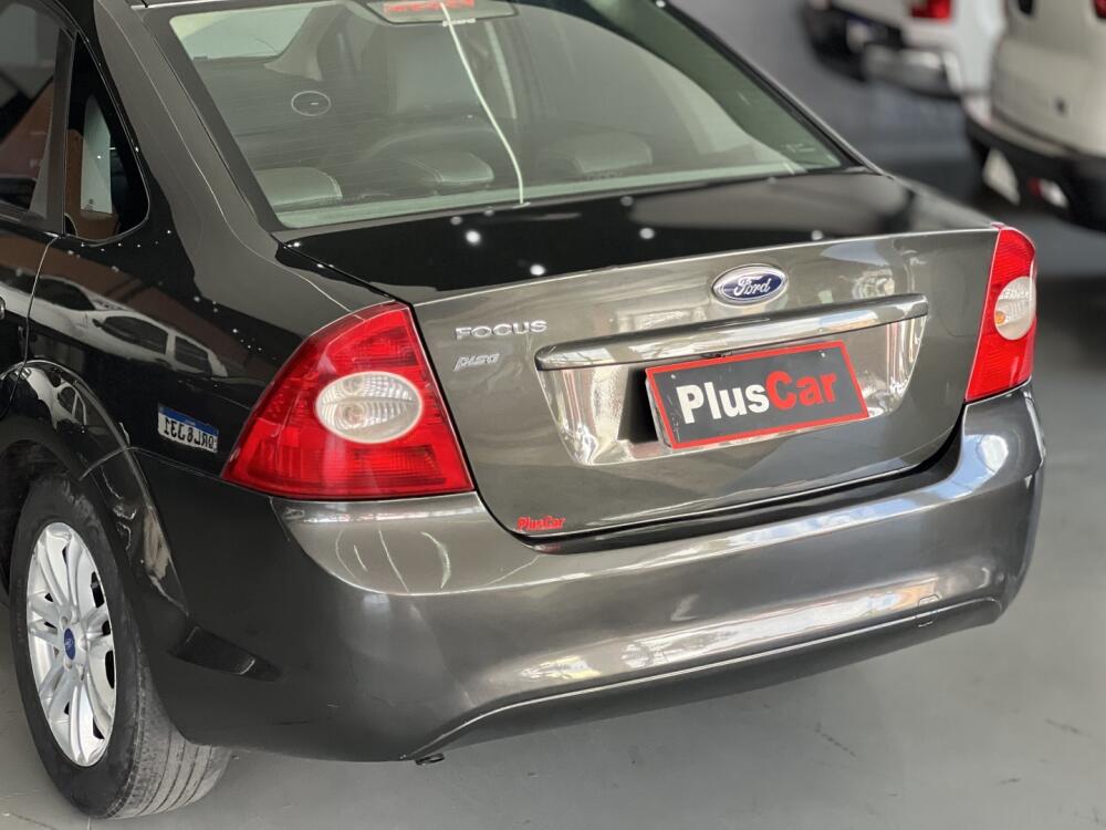 Ford Focus Sedan