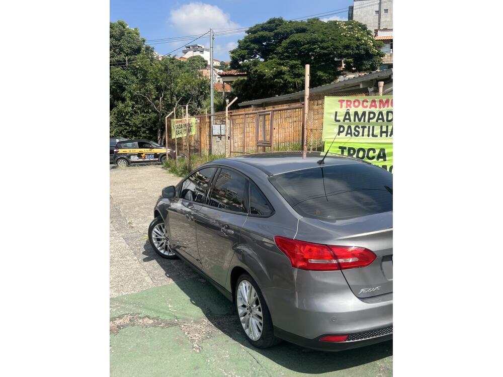 Ford Focus Sedan
