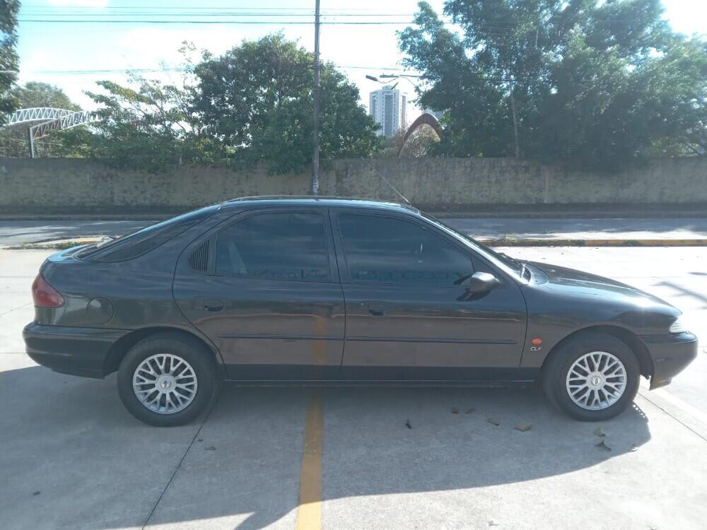 Ford Mondeo Sedan