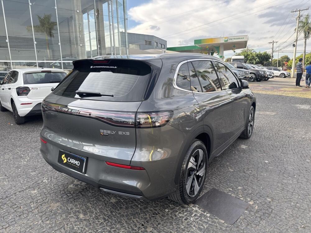 Geely EX 5
