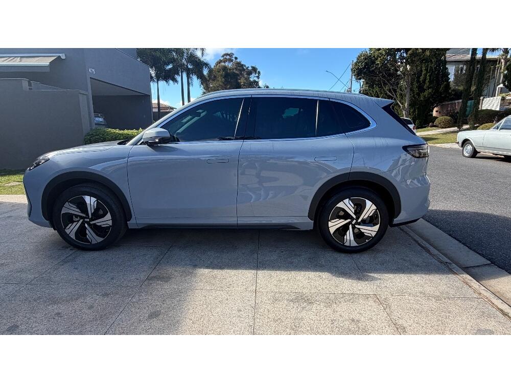 Geely EX 5