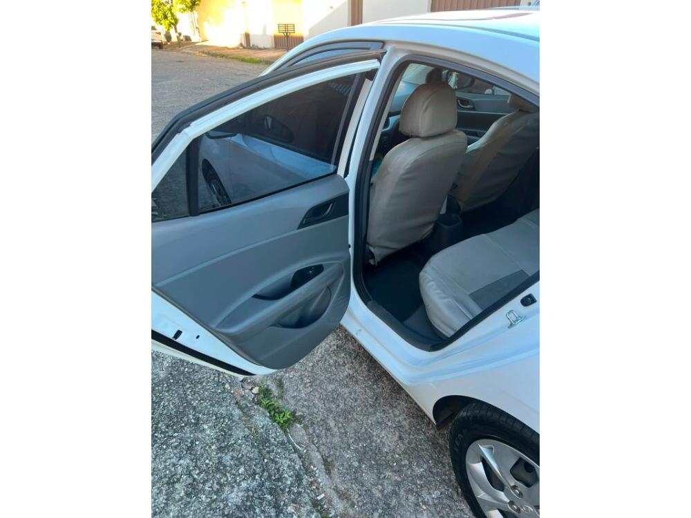 Hyundai HB20 S