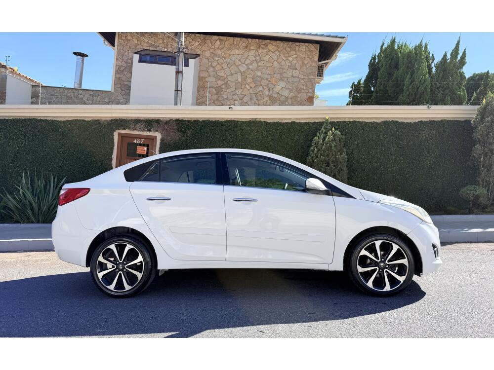 Hyundai HB20 S