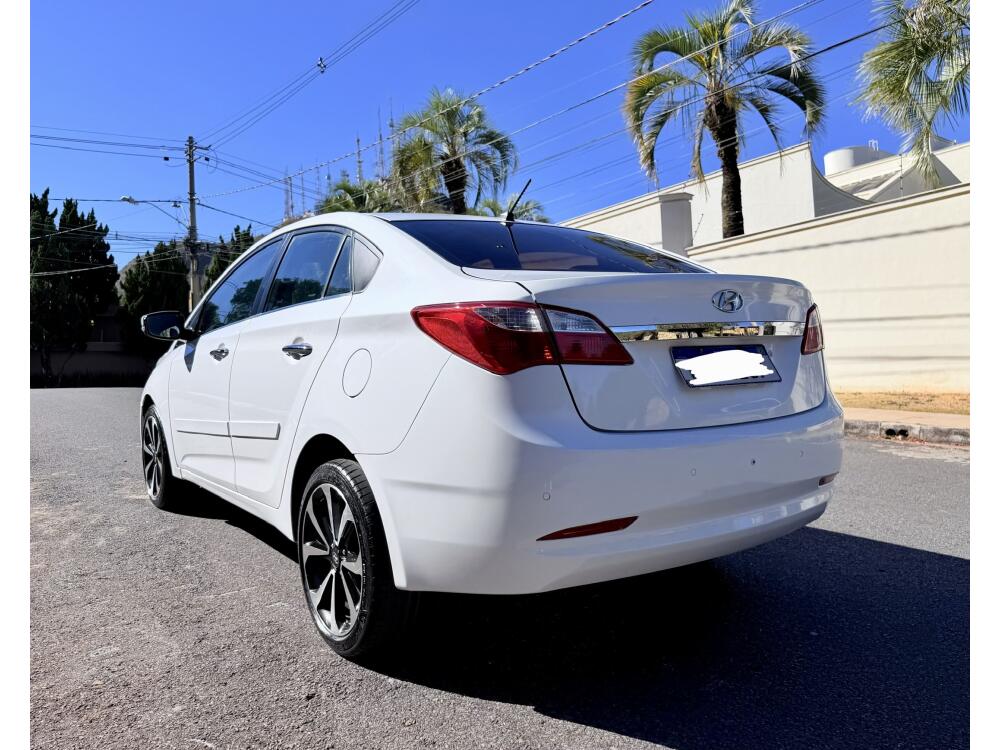 Hyundai HB20 S
