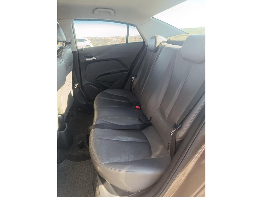 Hyundai HB20 S