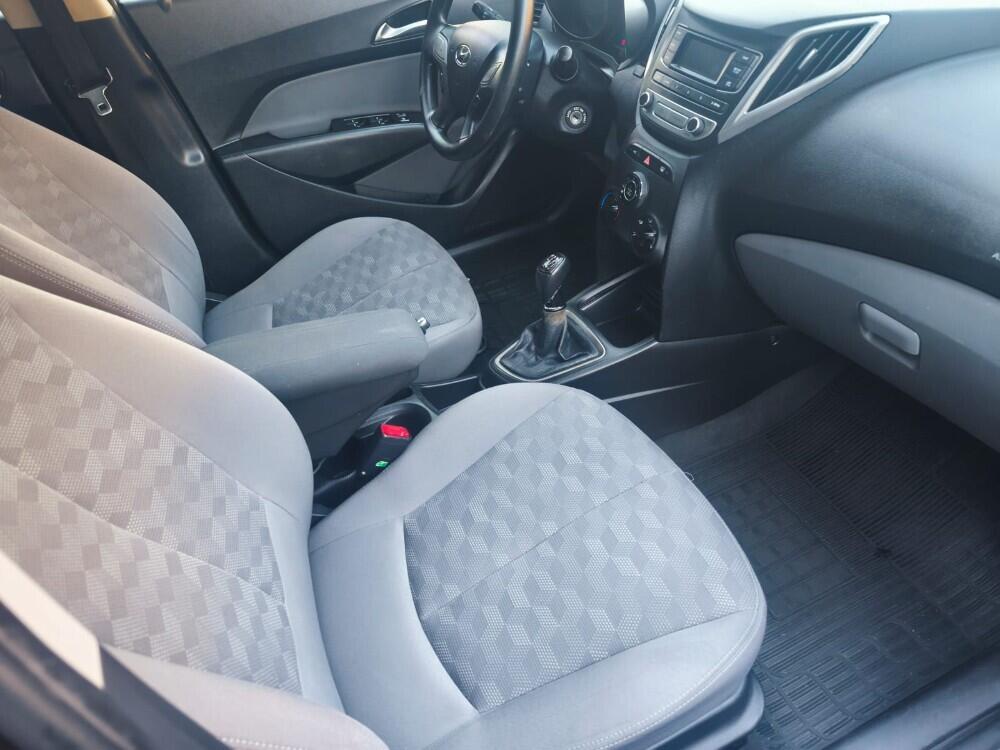 Hyundai HB20 S
