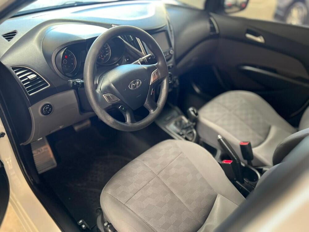 Hyundai HB20 S