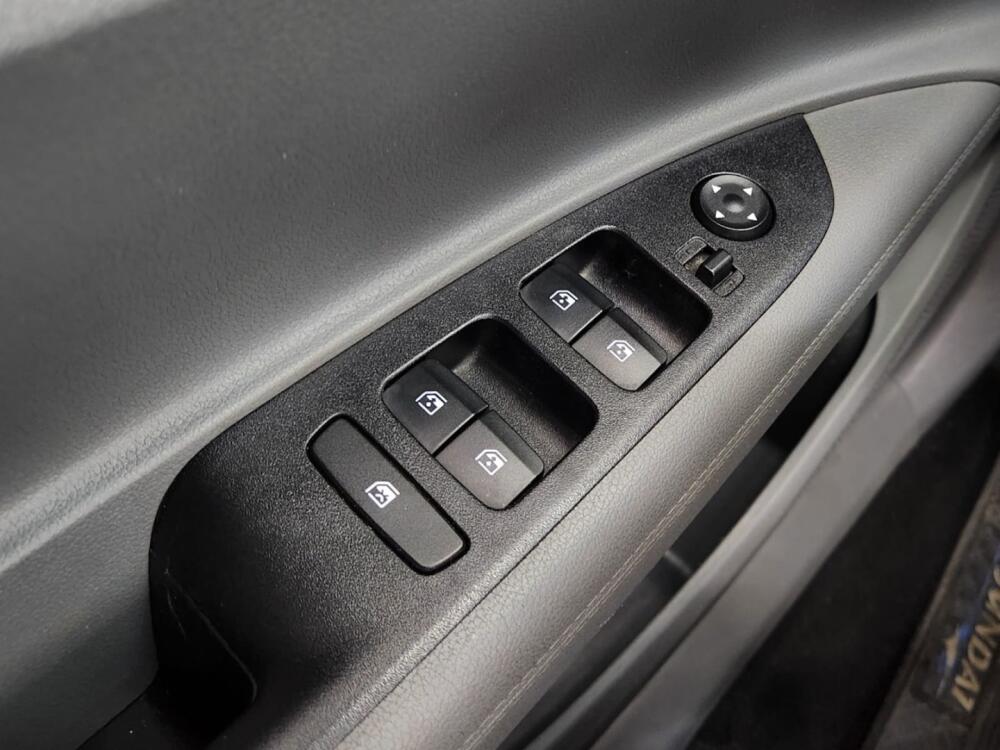 Hyundai HB20 S