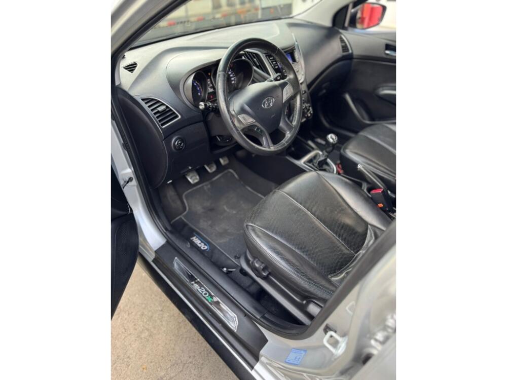 Hyundai HB20 X