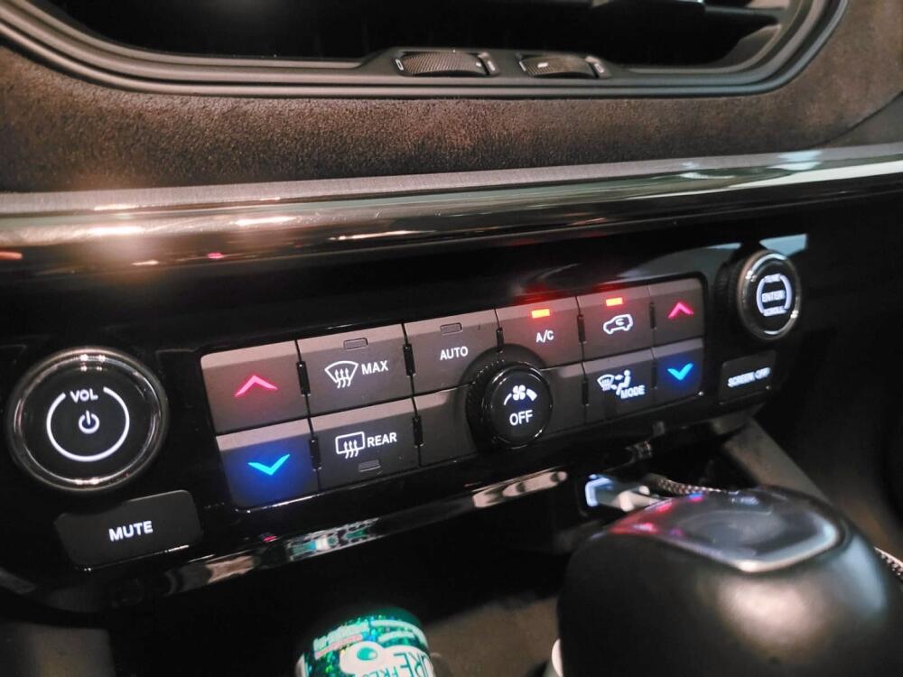 Jeep Commander