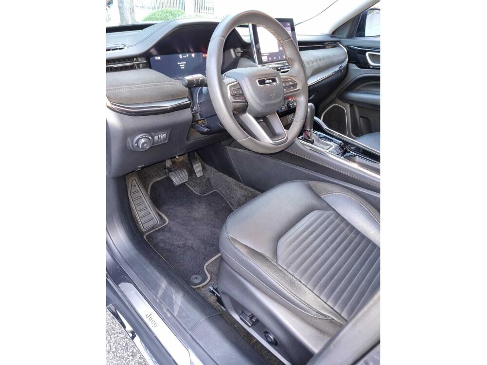 Jeep Commander