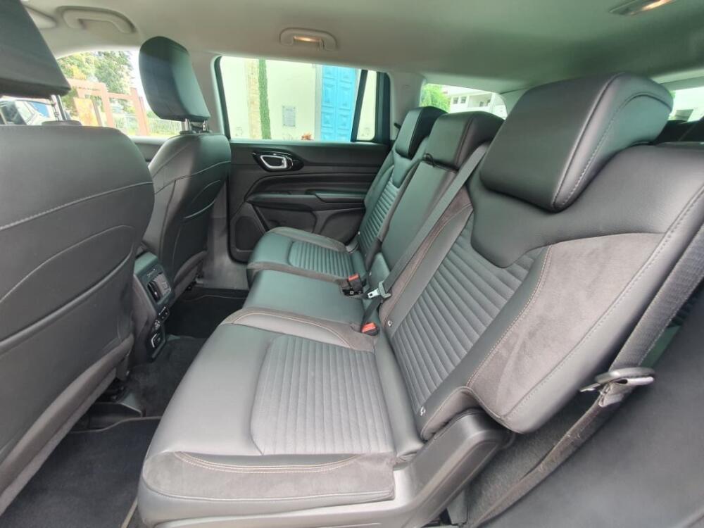 Jeep Commander
