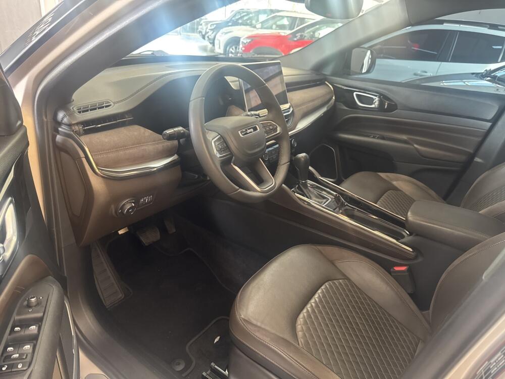 Jeep Commander