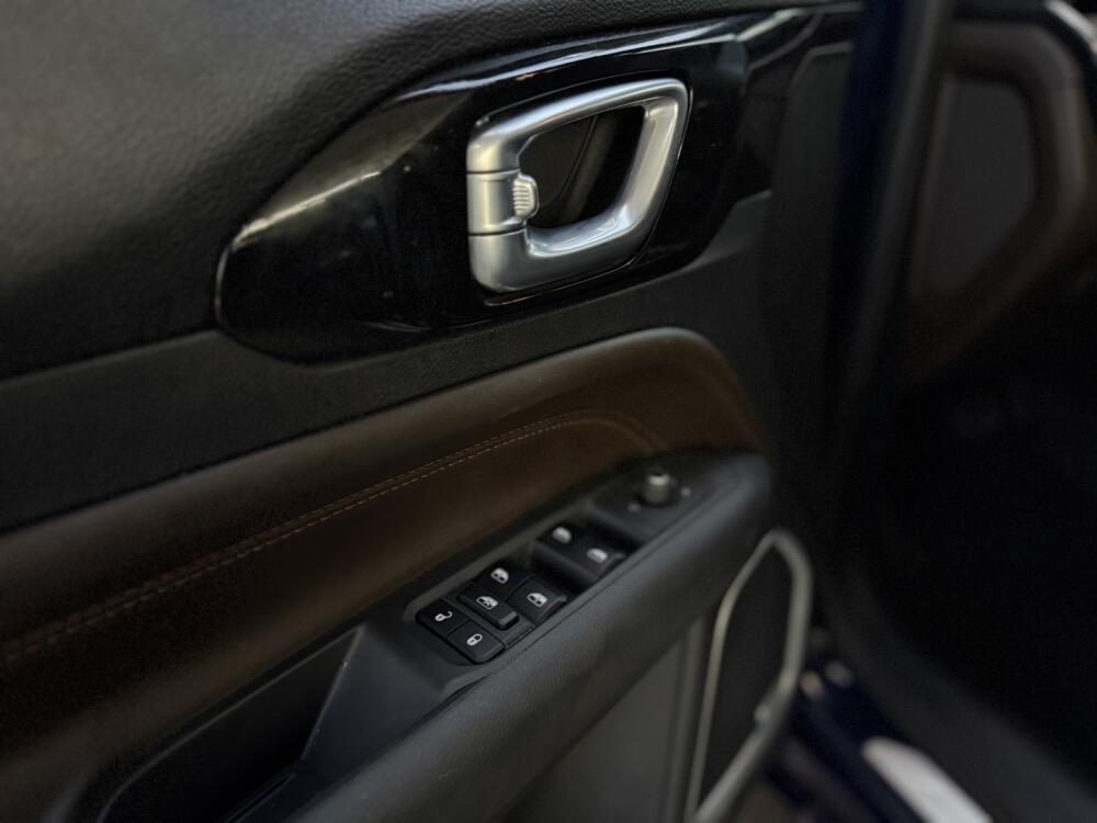 Jeep Commander