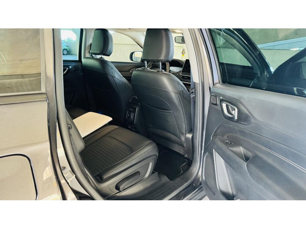 Jeep Commander