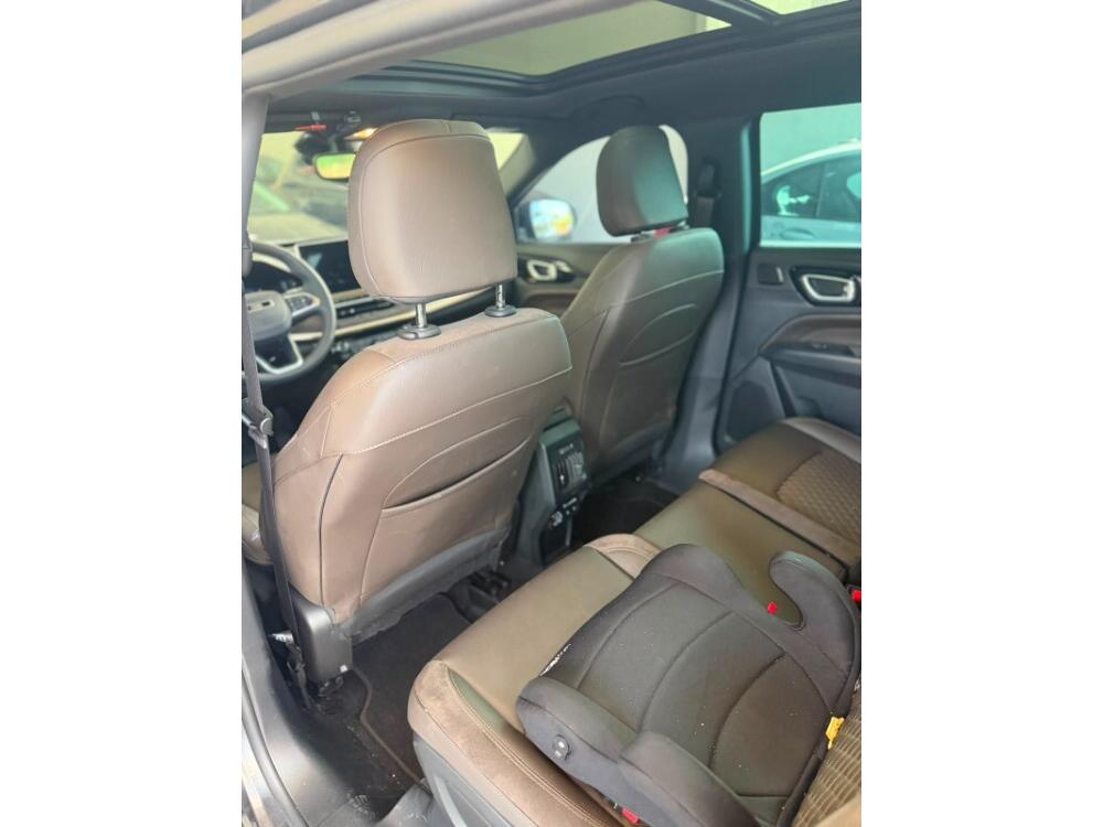 Jeep Commander