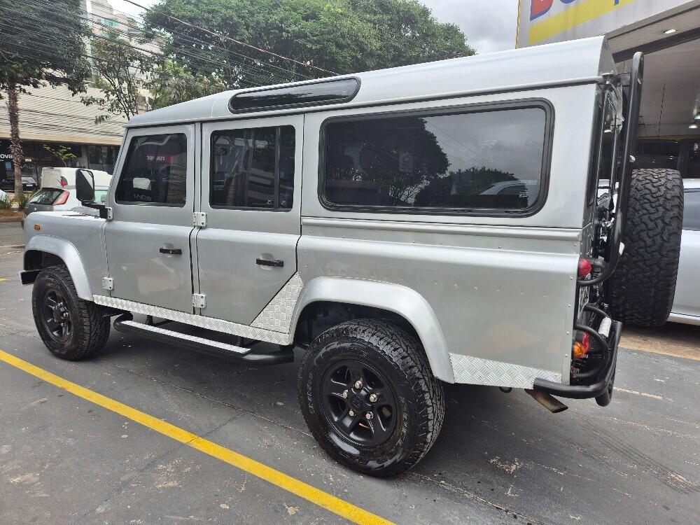 Land Rover Defender 110