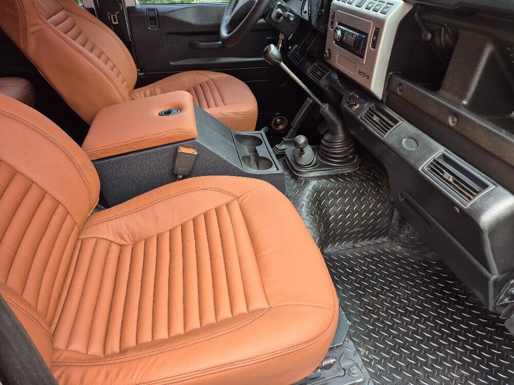 Land Rover Defender 110
