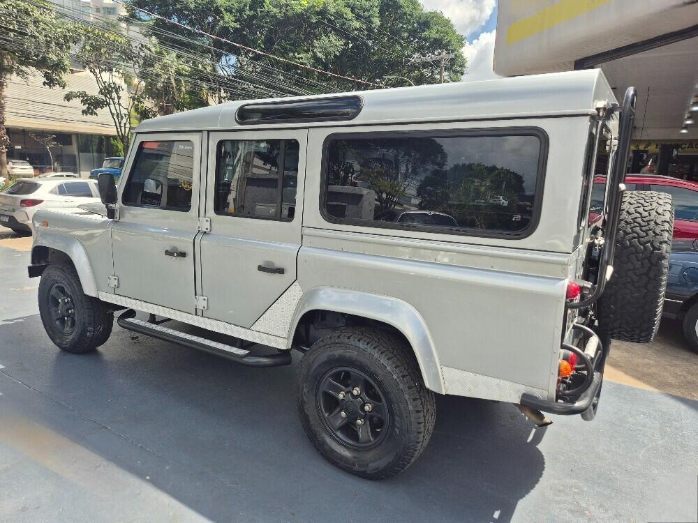 Land Rover Defender 110