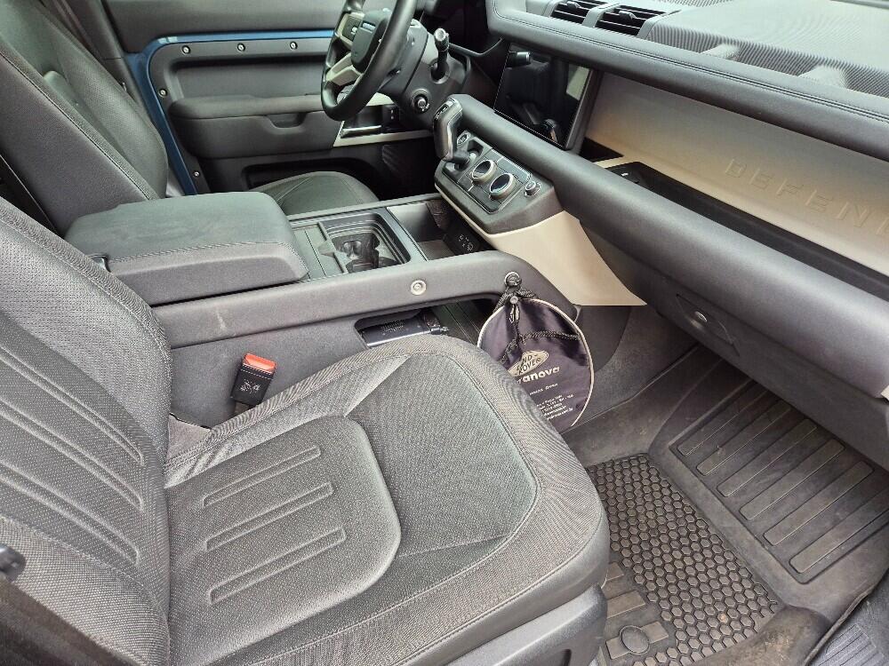 Land Rover Defender 110
