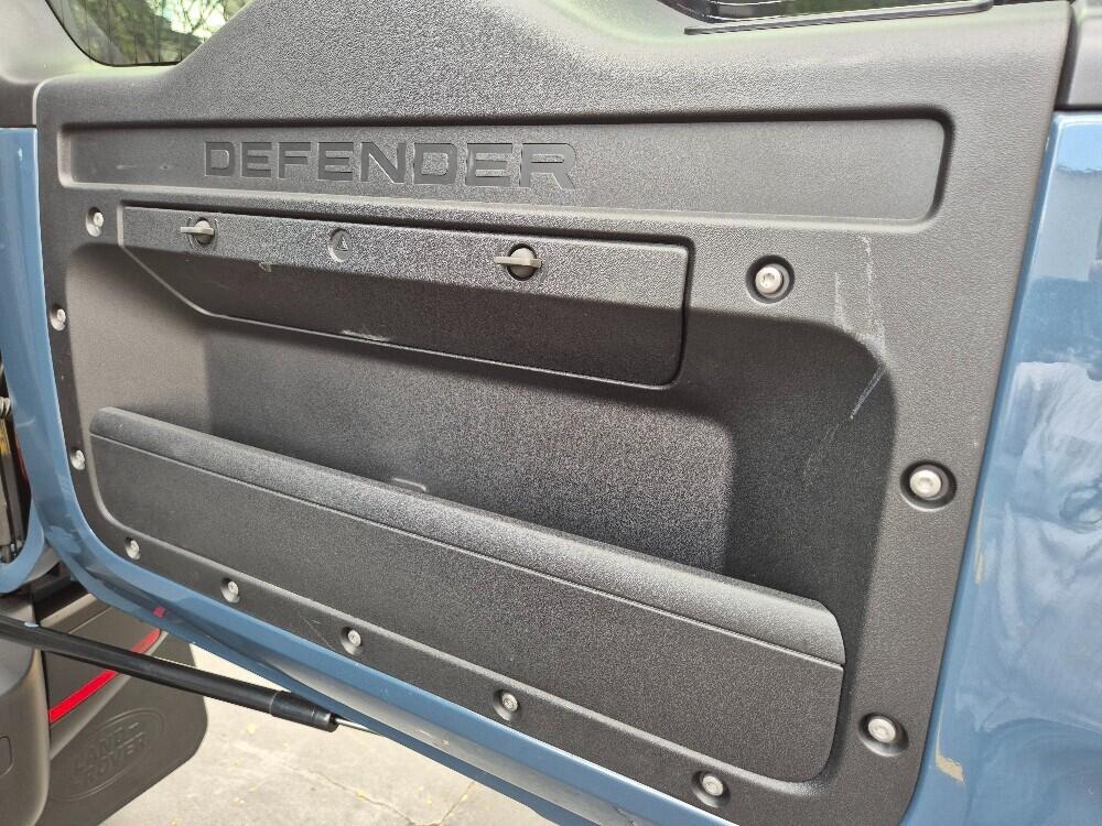 Land Rover Defender 110