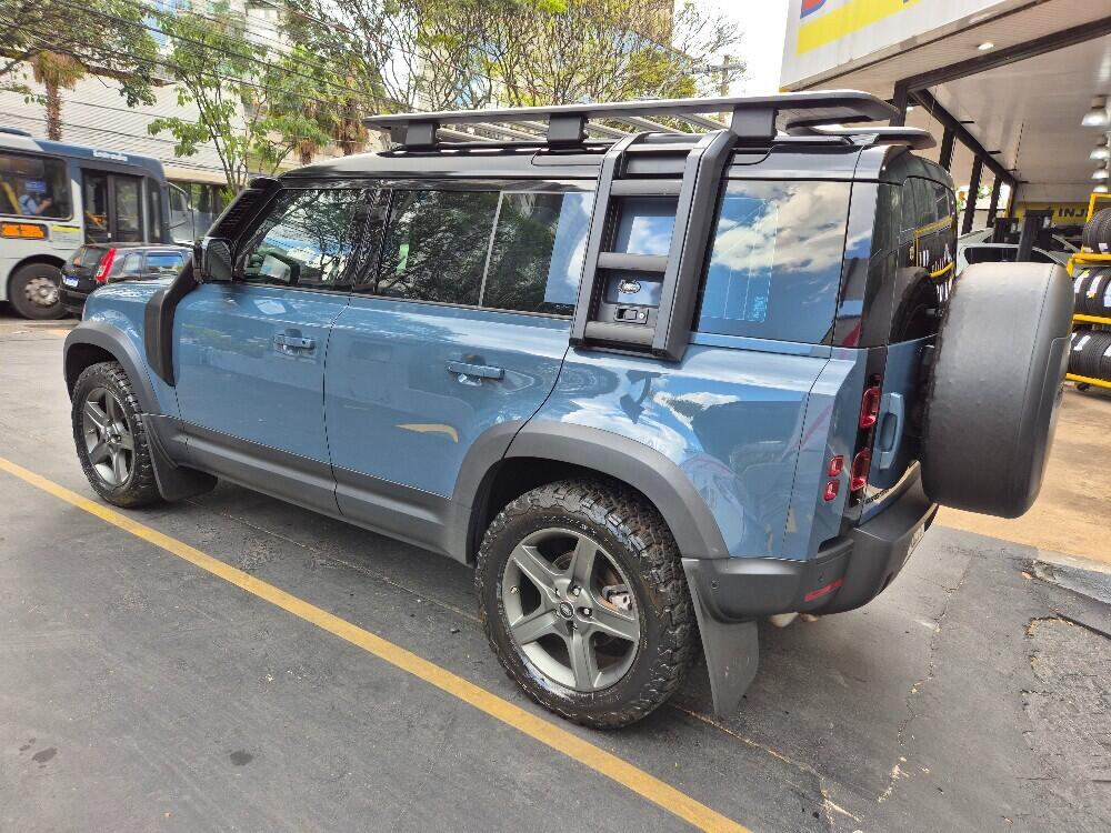 Land Rover Defender 110