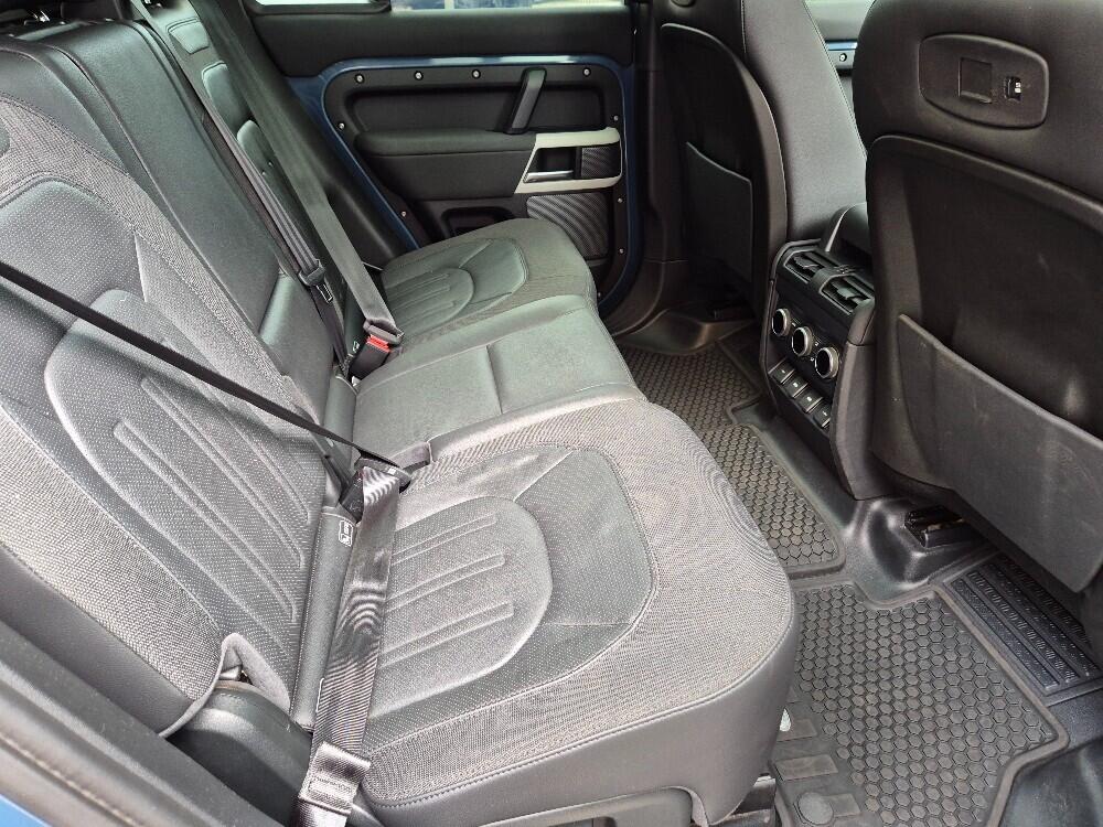 Land Rover Defender 110