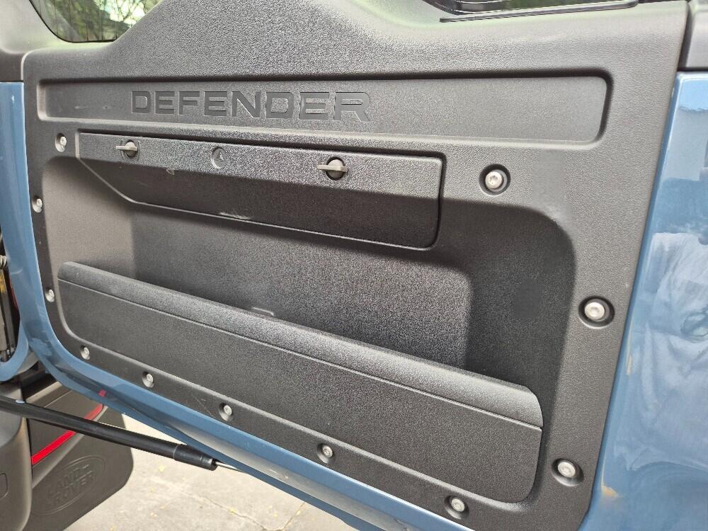 Land Rover Defender 110