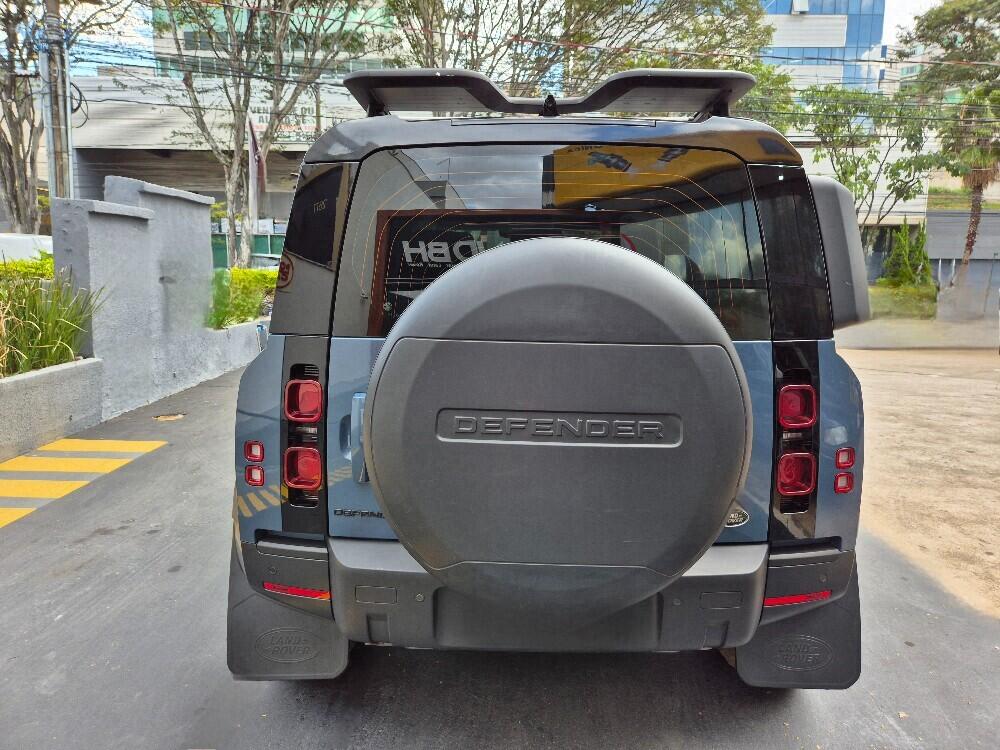 Land Rover Defender 110