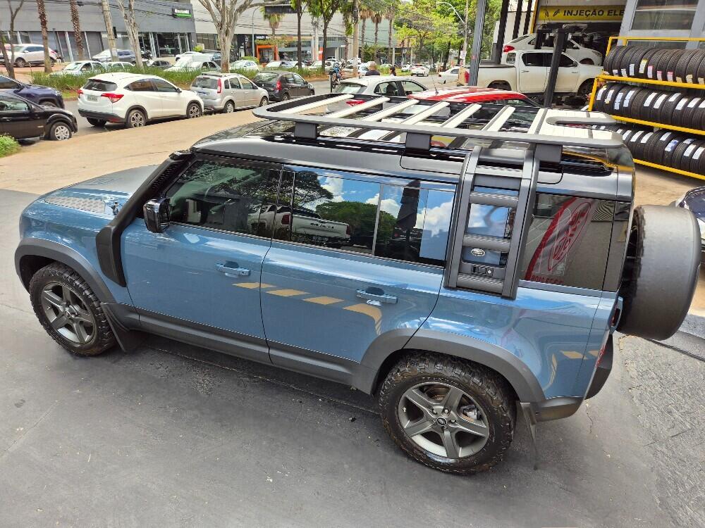 Land Rover Defender 110