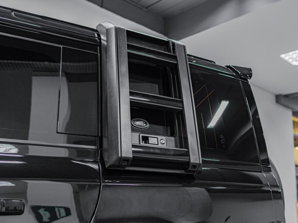 Land Rover Defender 90