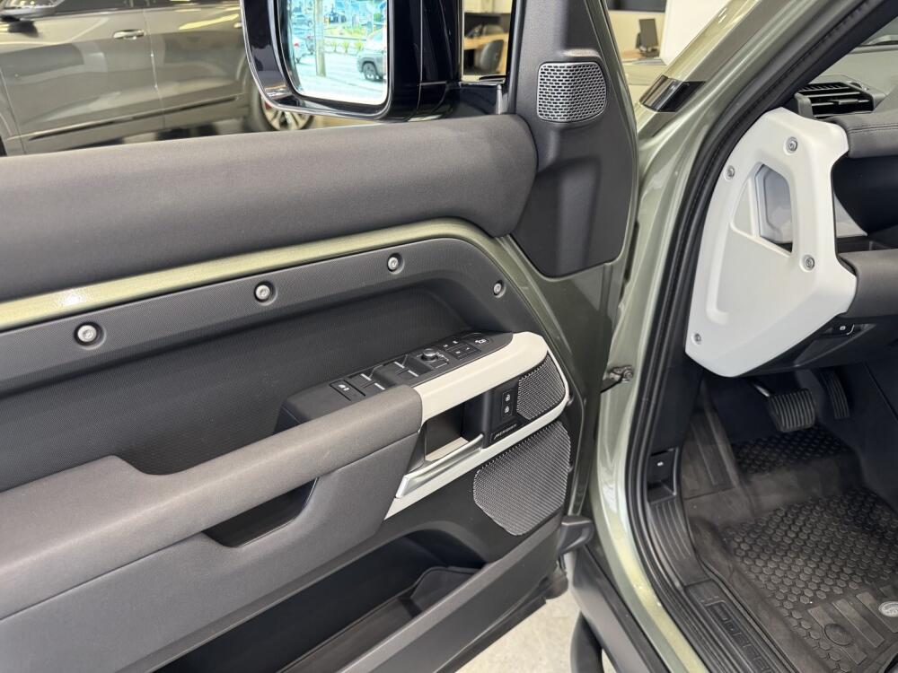 Land Rover Defender 90