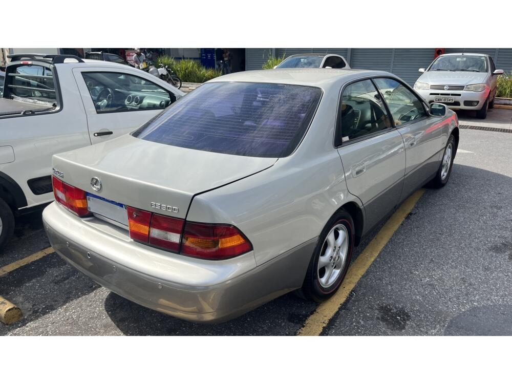 Lexus ES