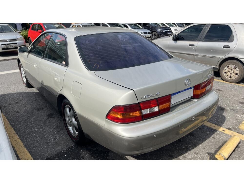 Lexus ES