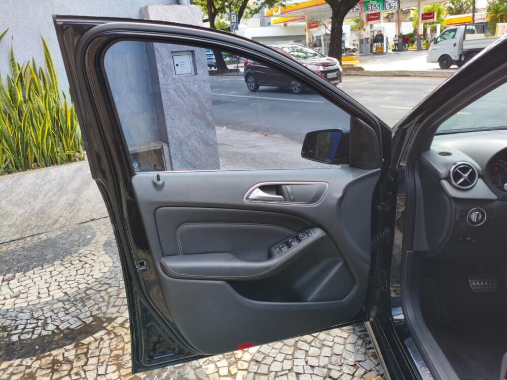 Mercedes Benz B 200