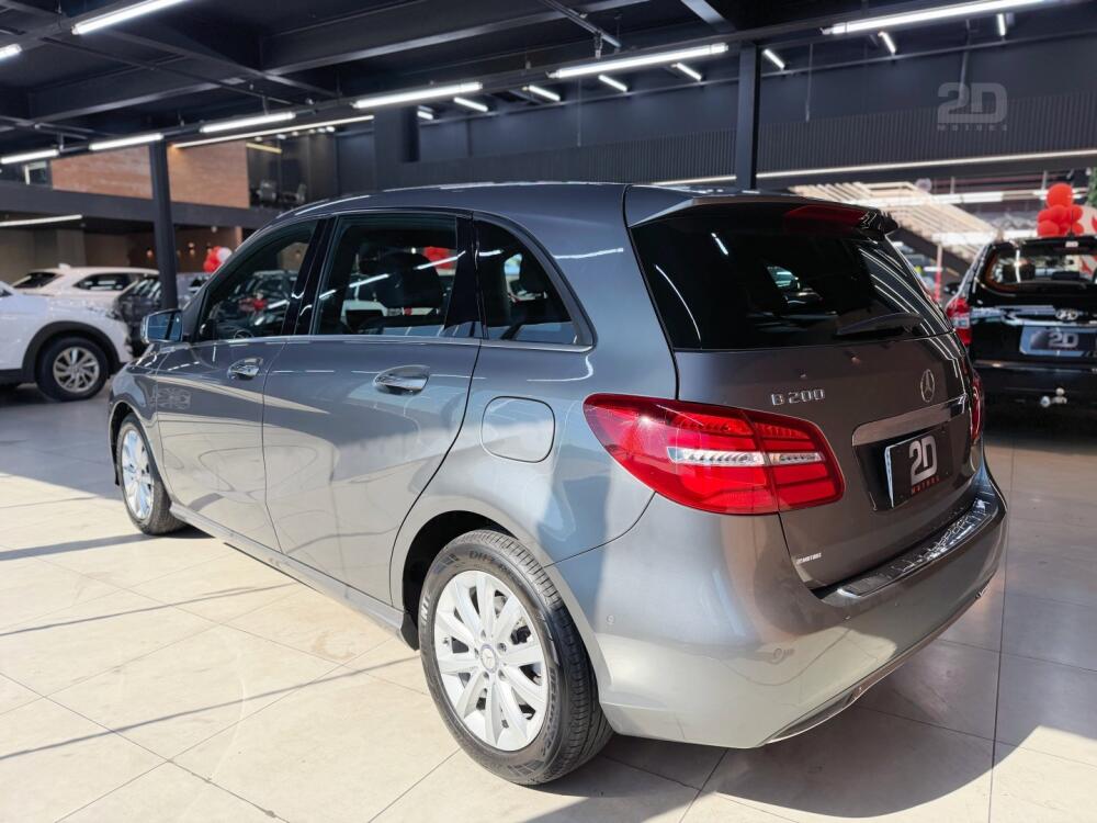 Mercedes Benz B 200