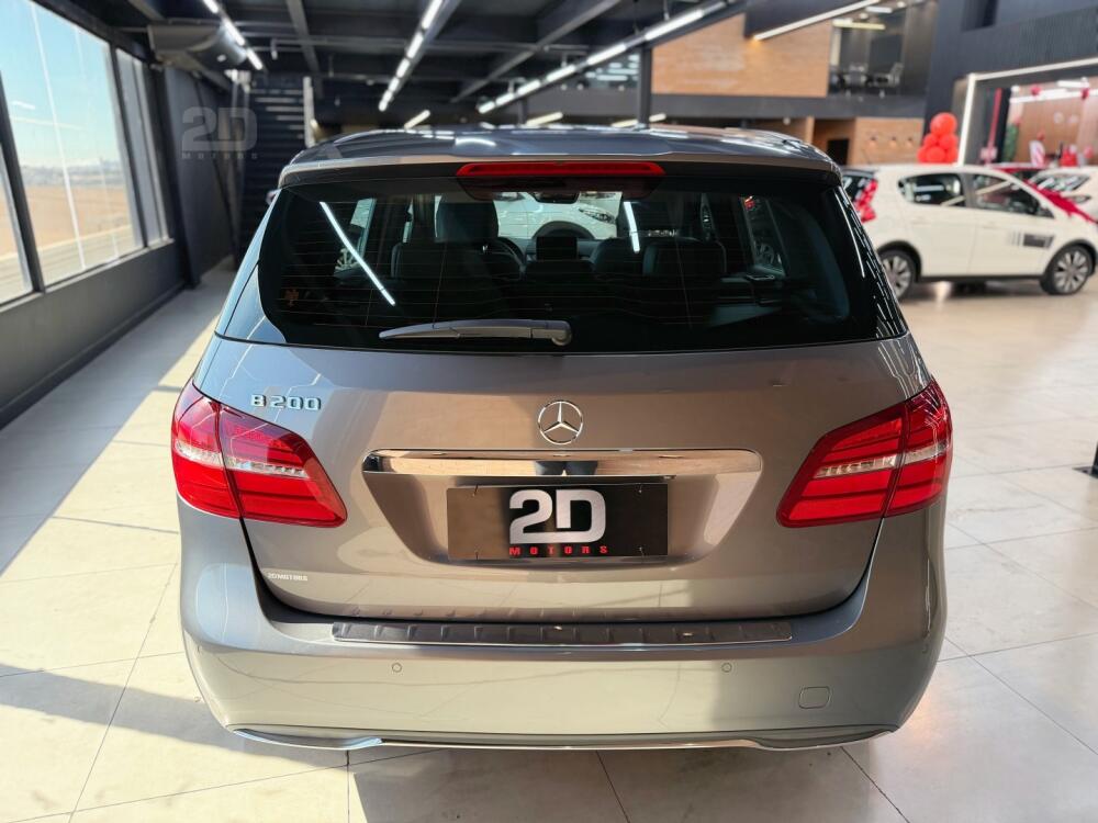 Mercedes Benz B 200