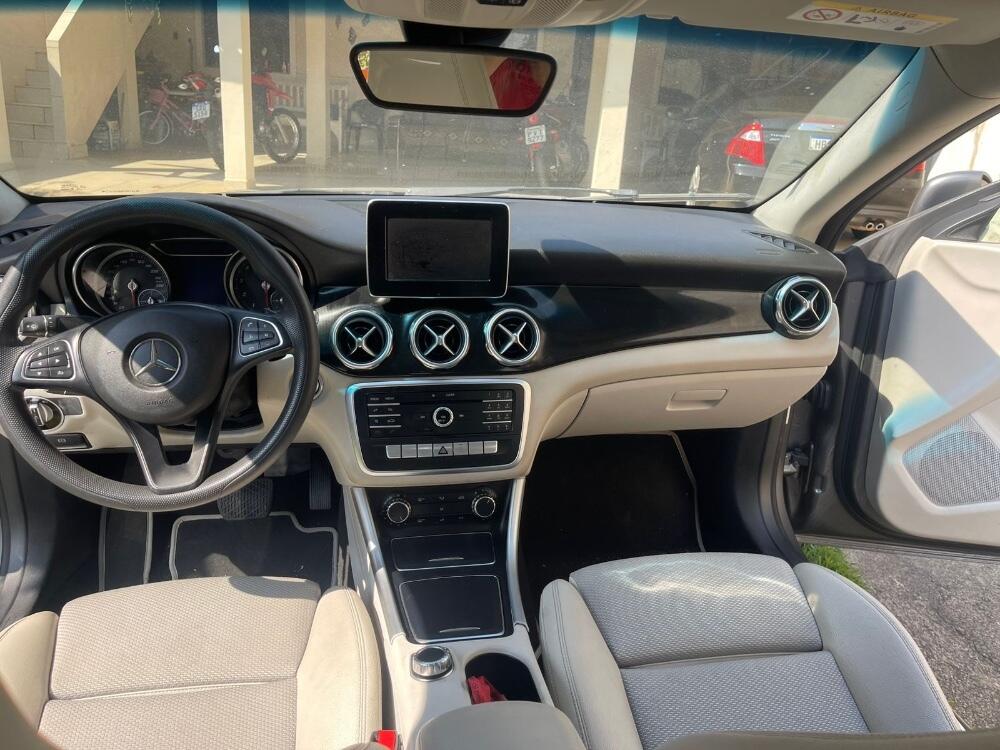 Mercedes Benz CLA 180