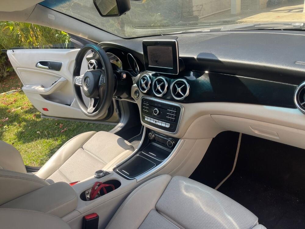 Mercedes Benz CLA 180