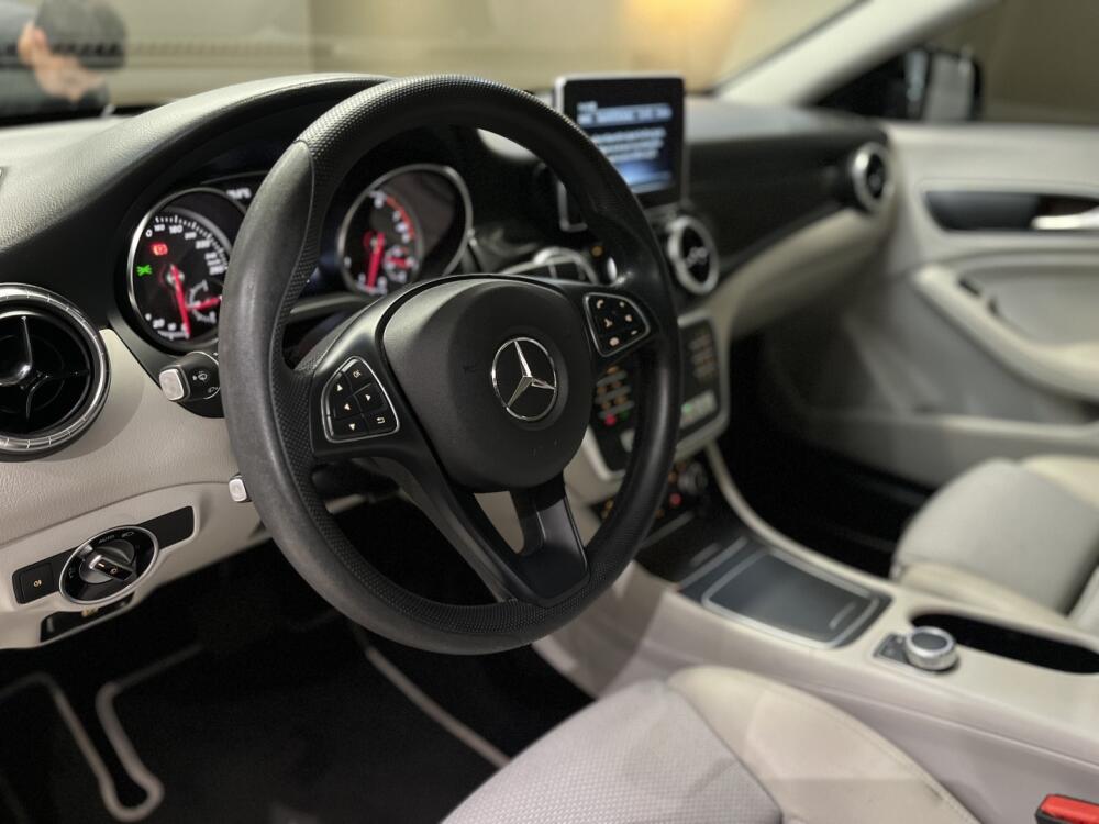 Mercedes Benz CLA 180