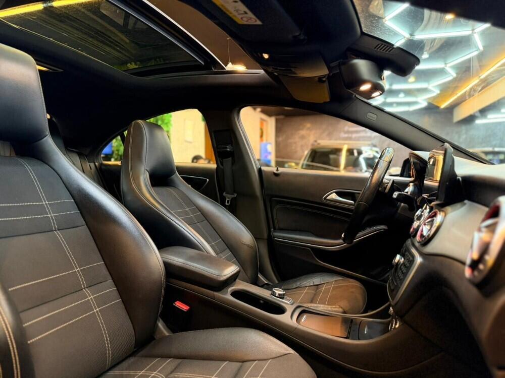 Mercedes Benz CLA 200